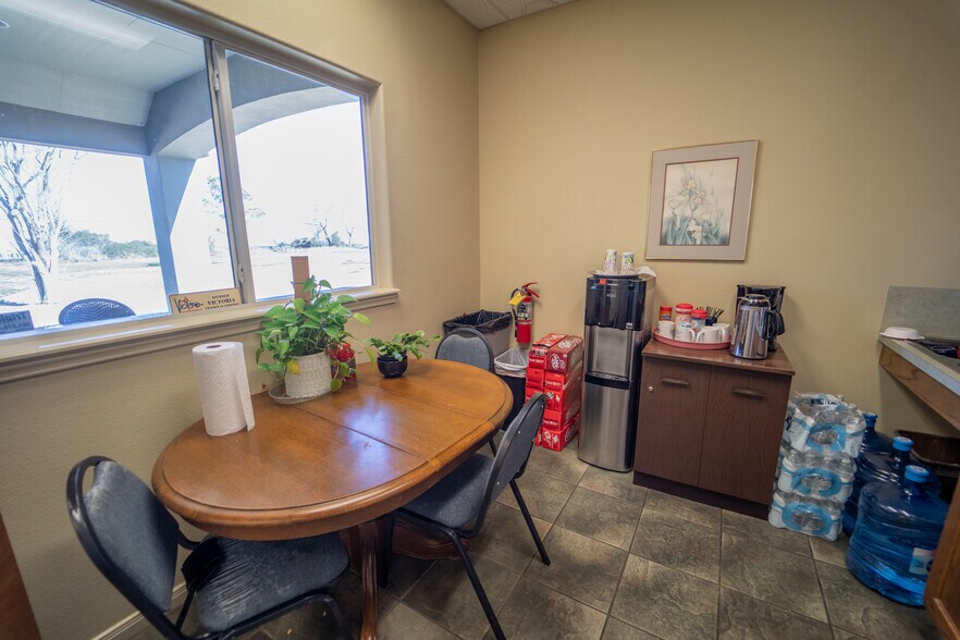 More Photos Of 5103 E Airline Rd, Victoria Office For Lease
