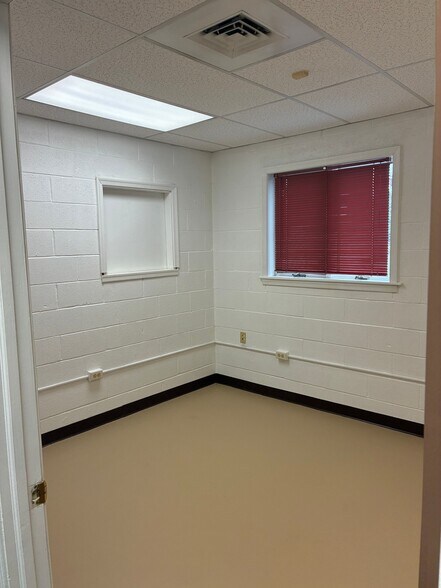 More Photos Of 1006 S Main St, Chambersburg Service Station For Lease