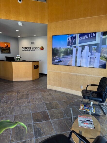 More Photos Of 2906 E Coronado St, Anaheim Warehouse For Lease