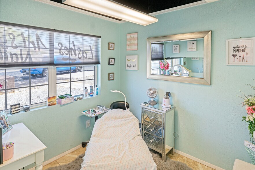 More Photos Of 2126 McCulloch Blvd N, Lake Havasu City Storefront Retail Office For Lease
