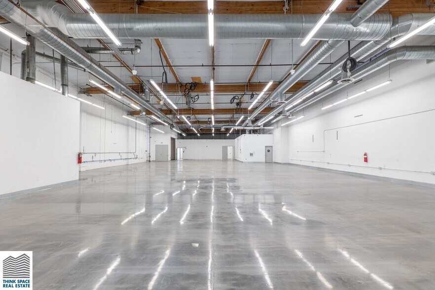 More Photos Of 9419 Mason Ave, Chatsworth Manufacturing For Lease
