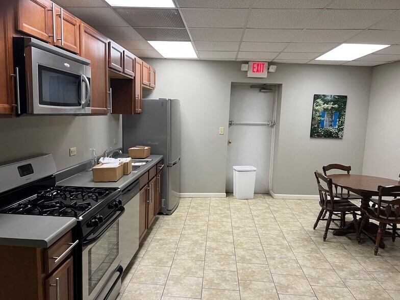 More Photos Of 127 W Taylor St, Grant Park Multifamily For Sale