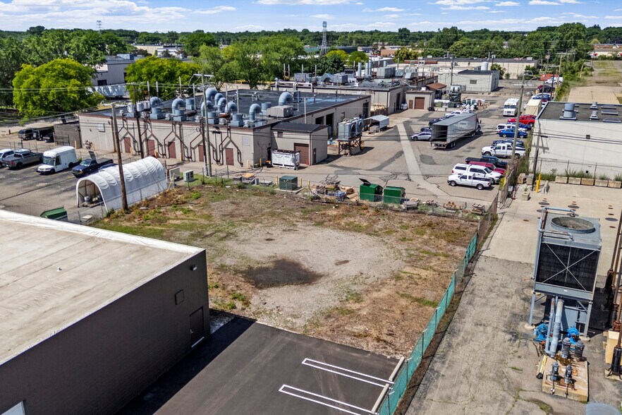More Photos Of 12283 Levan Rd, Livonia Warehouse For Lease