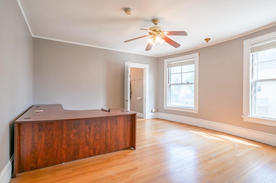 More Photos Of 121 Bay St, Manchester Loft Creative Space For Sale