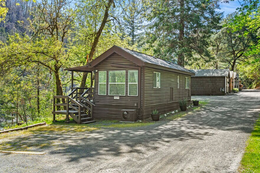 More Photos Of 11744 Galice Rd, Merlin Hotel For Sale
