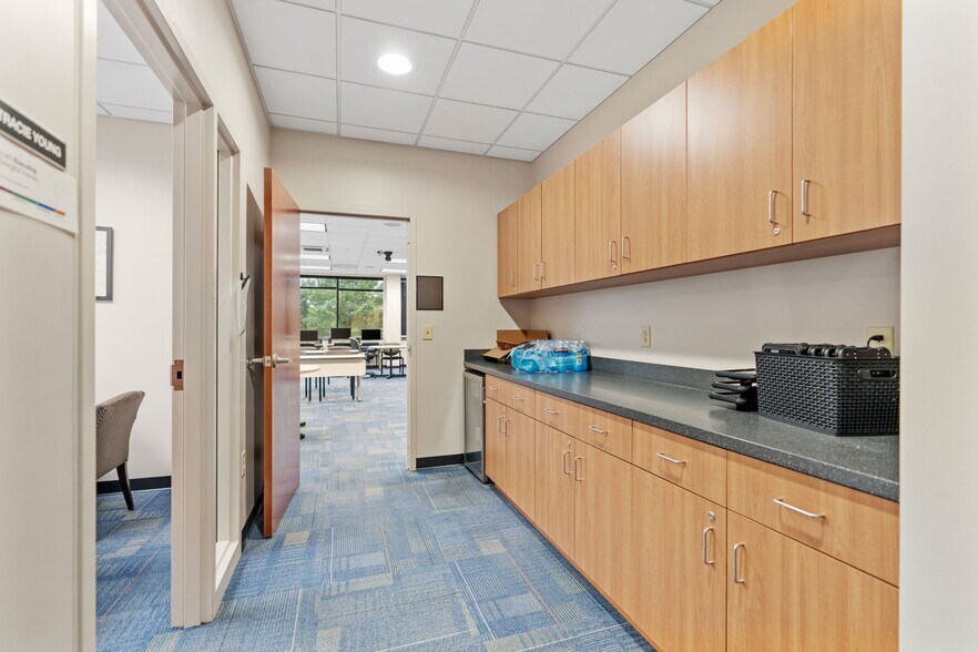 More Photos Of 2775 Blue Water Rd, Eagan Office For Sale