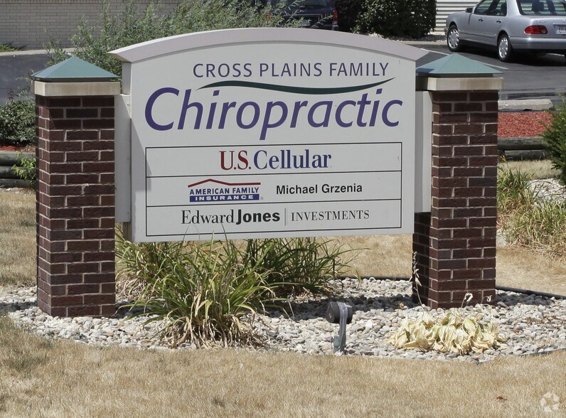 More Photos Of 2525-2531 Main St, Cross Plains Office For Lease