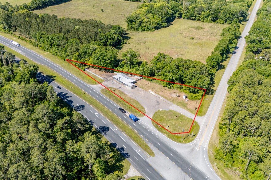 More Photos Of 19510 NE US Hwy 301, Waldo Storefront Retail Office For Sale