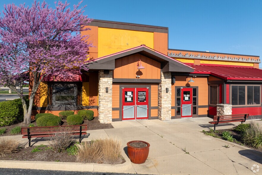 More Photos Of 7411 N Grand Prairie Dr, Peoria Restaurant For Lease