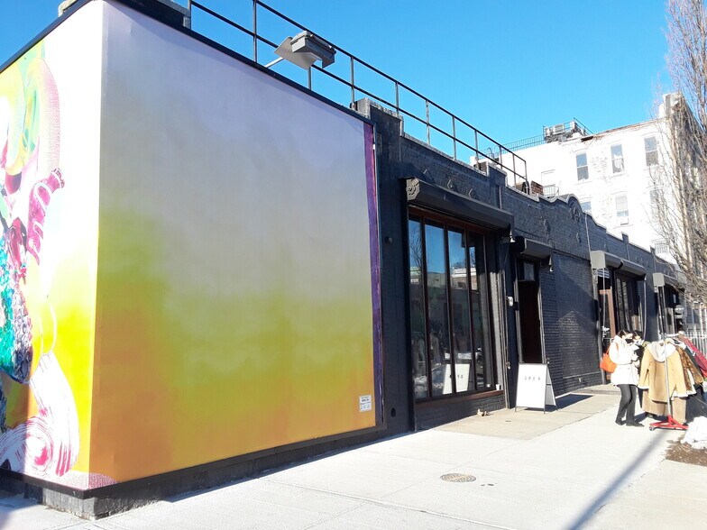 Primary Photo Of 39 Norman Ave, Brooklyn Showroom For Lease