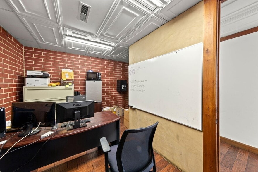 More Photos Of 222 N Bluff St, St George General Retail For Sale