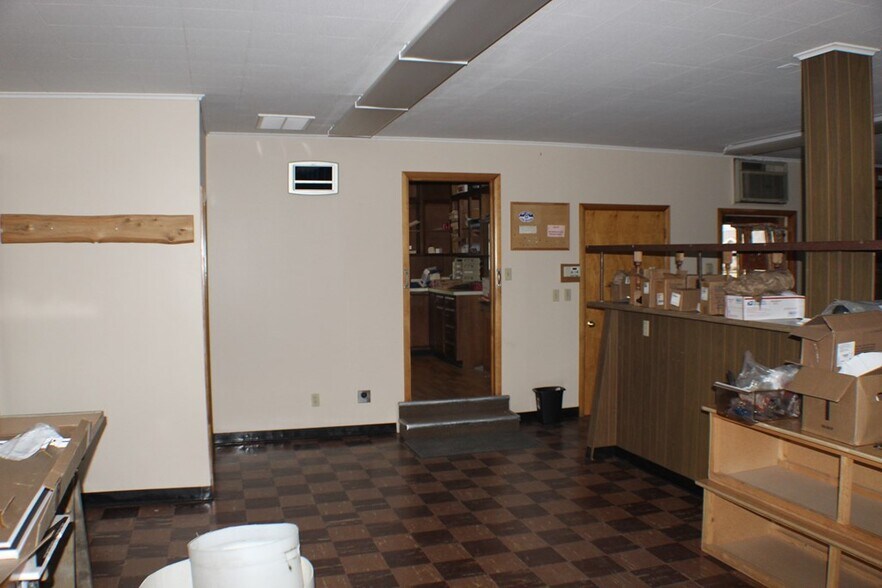 More Photos Of 1009 Jefferson St, Algoma General Retail For Sale