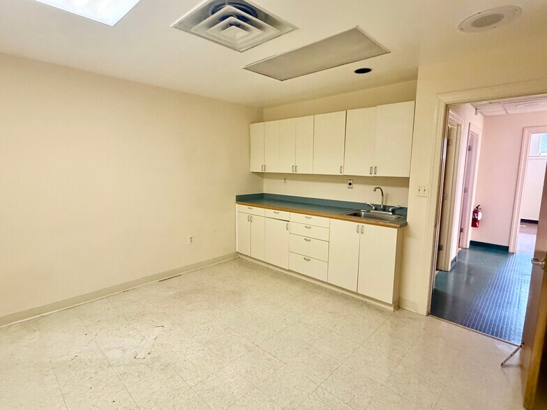 More Photos Of 853-855 Grove St. st, Irvington Healthcare For Lease