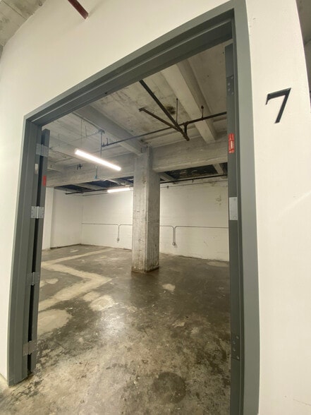 More Photos Of 901 E 31st St, Los Angeles Manufacturing For Lease