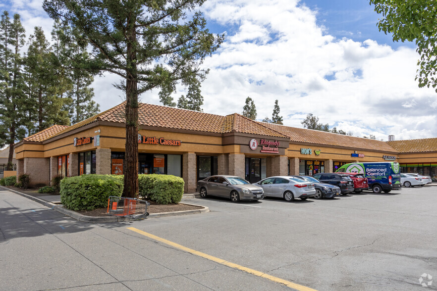 Primary Photo Of 3209-3241 W Shaw Ave, Fresno Storefront For Lease