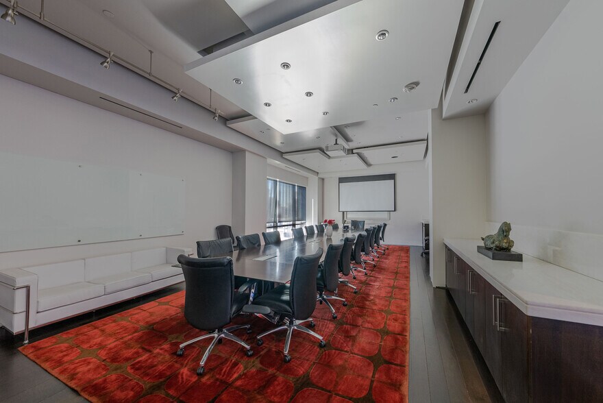 More Photos Of 2960 W Sahara Ave, Las Vegas Office For Lease