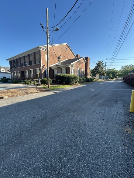 More Photos Of 1921 Capital Cir NE, Tallahassee Medical For Lease