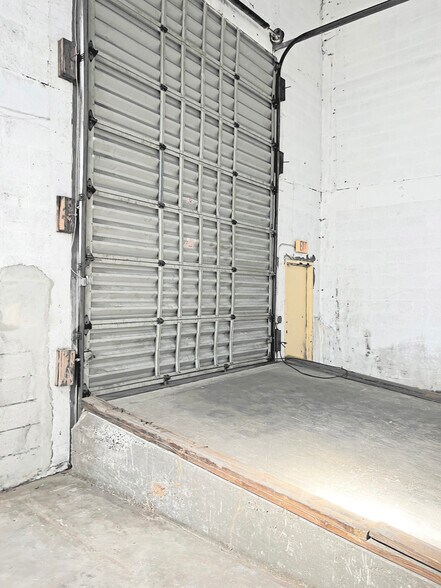 More Photos Of 2300 NW 34th Ave, Miami Warehouse For Sale