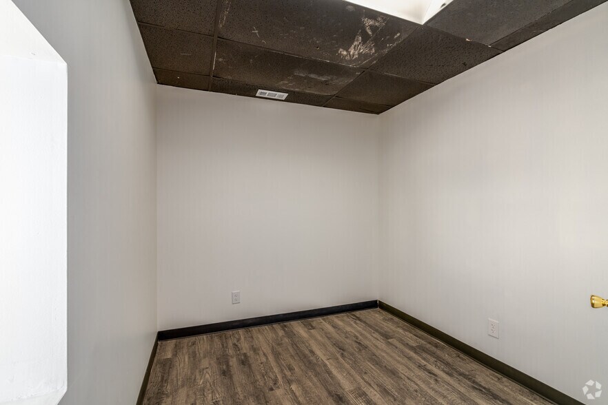 More Photos Of 625 Industrial Blvd, Austin Warehouse For Lease