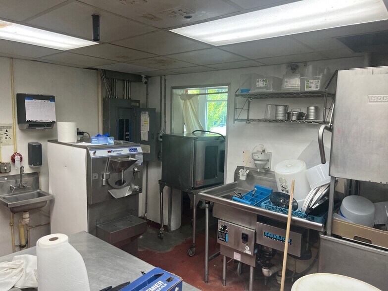 More Photos Of 1714 SE Hawthorne Rd, Gainesville Restaurant For Sale