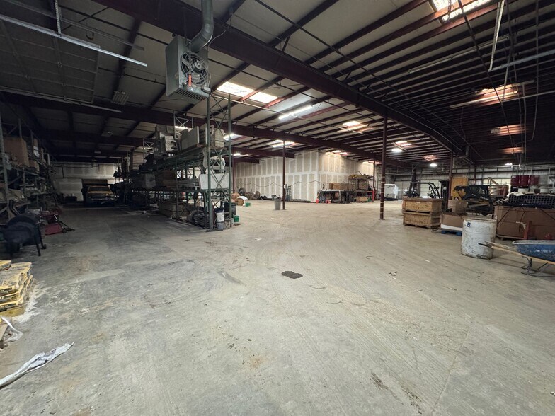 More Photos Of 1811 N Topping Ave, Kansas City Warehouse For Sale