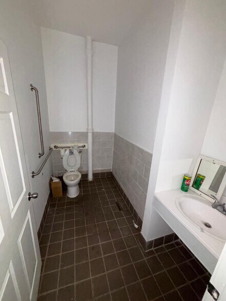 More Photos Of 975 Broadway St, Buffalo General Retail For Sale