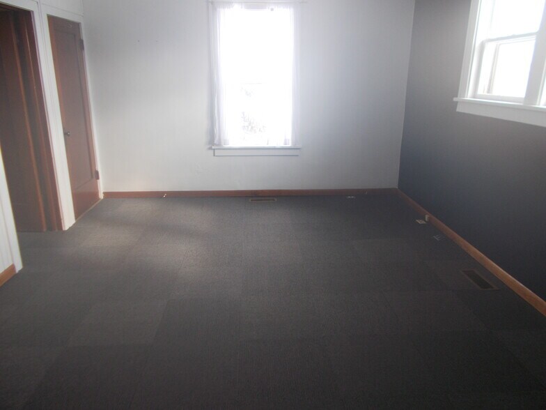 More Photos Of 2350 N State Highway 7, North Vernon Office For Sale