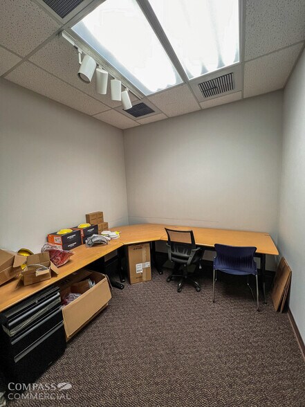 More Photos Of 63140 Britta St, Bend Office For Lease