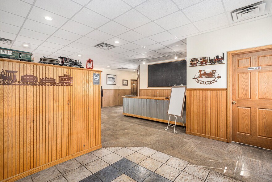 More Photos Of 6225 W D Ave, Kalamazoo Restaurant For Sale