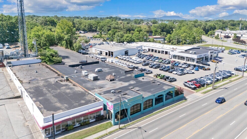 More Photos Of 2601 Franklin Rd, Roanoke Freestanding For Sale