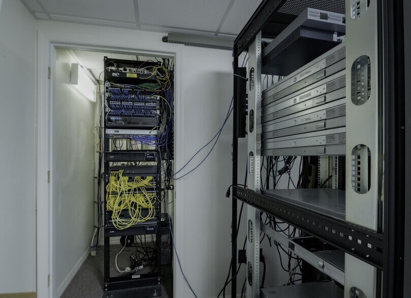 More Photos Of 4677 118th Ave N, Clearwater Manufacturing For Sale