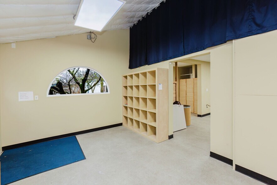More Photos Of 4560 SE Mile Hill Dr, Port Orchard Freestanding For Lease