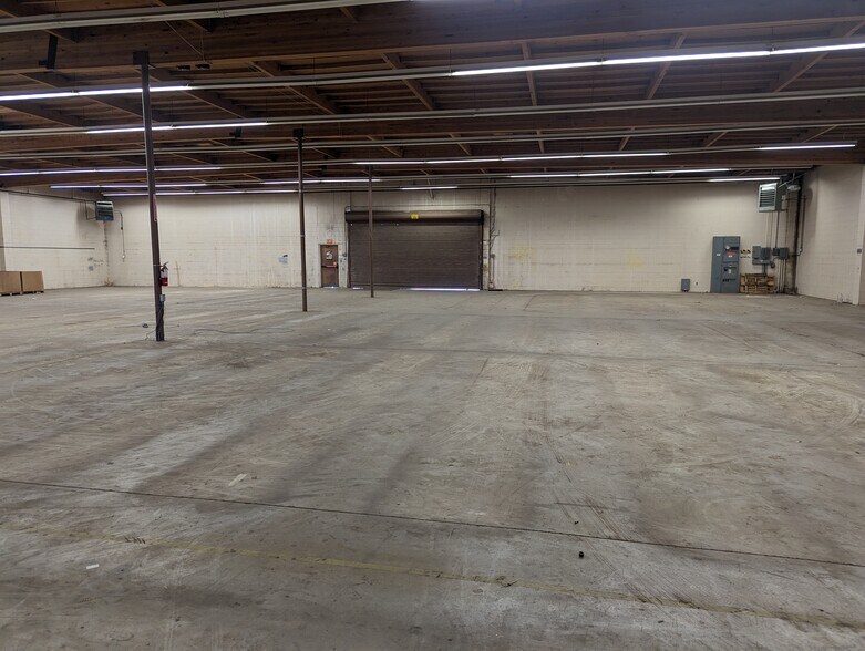 More Photos Of 1350 E Thompson Blvd, Ventura General Retail For Lease