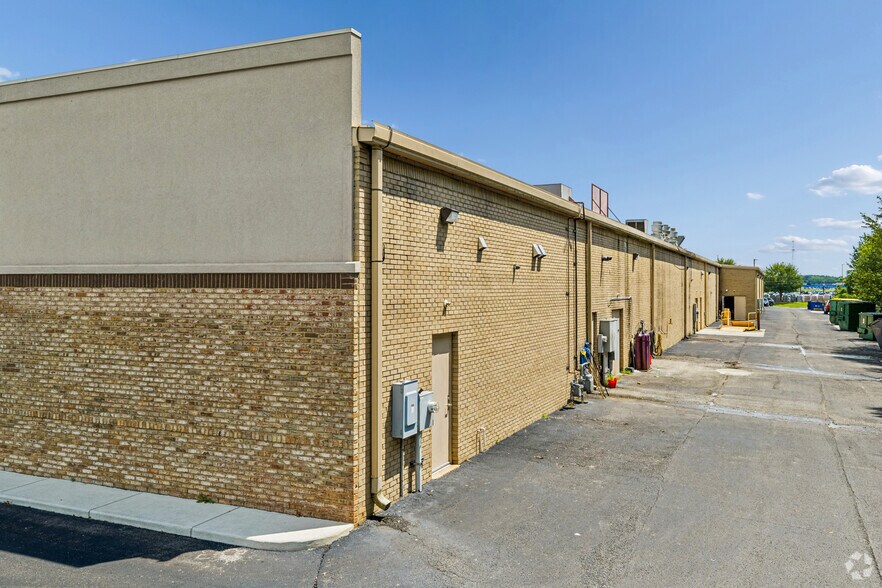 More Photos Of 14739 Highway 231 431 N, Hazel Green Storefront For Lease