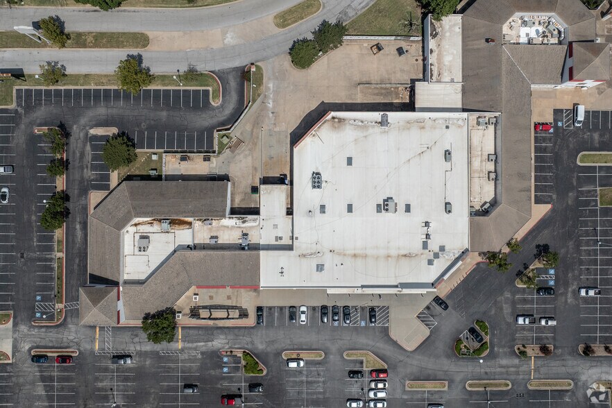 More Photos Of 8221 E 61st St, Tulsa General Retail For Lease