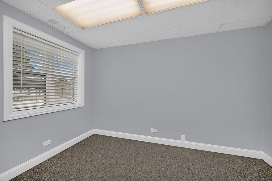 More Photos Of 3S340 Rockwell St, Warrenville Manufacturing For Lease