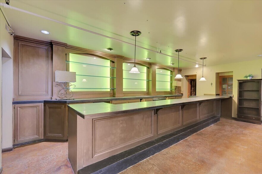 More Photos Of 900-906 2nd St, Sacramento Storefront For Lease