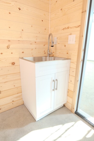 More Photos Of 131 Extended Ln, Anderson Light Distribution For Lease