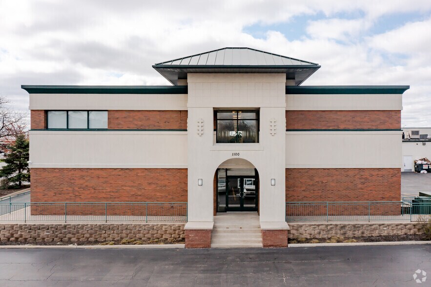 More Photos Of 1100 Nerge Rd, Elk Grove Village Storefront Retail Office For Lease