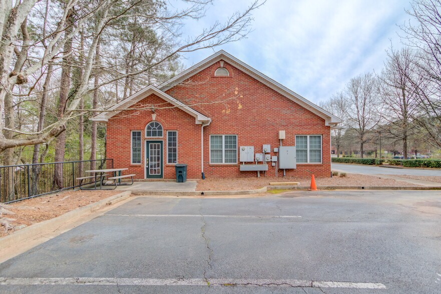 More Photos Of 10425 Old Alabama Connector Rd, Alpharetta Office For Lease