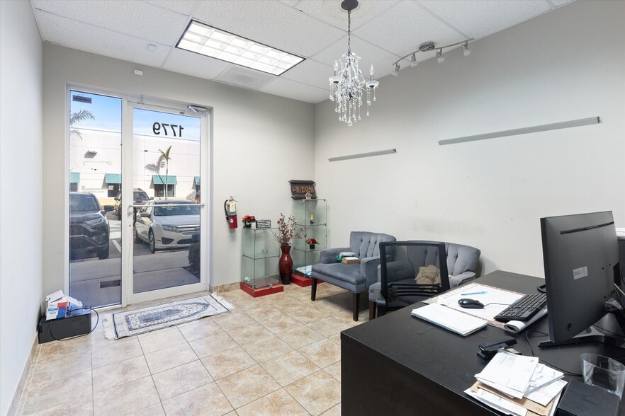 More Photos Of 1747-1781 Banks Rd, Margate Flex For Lease