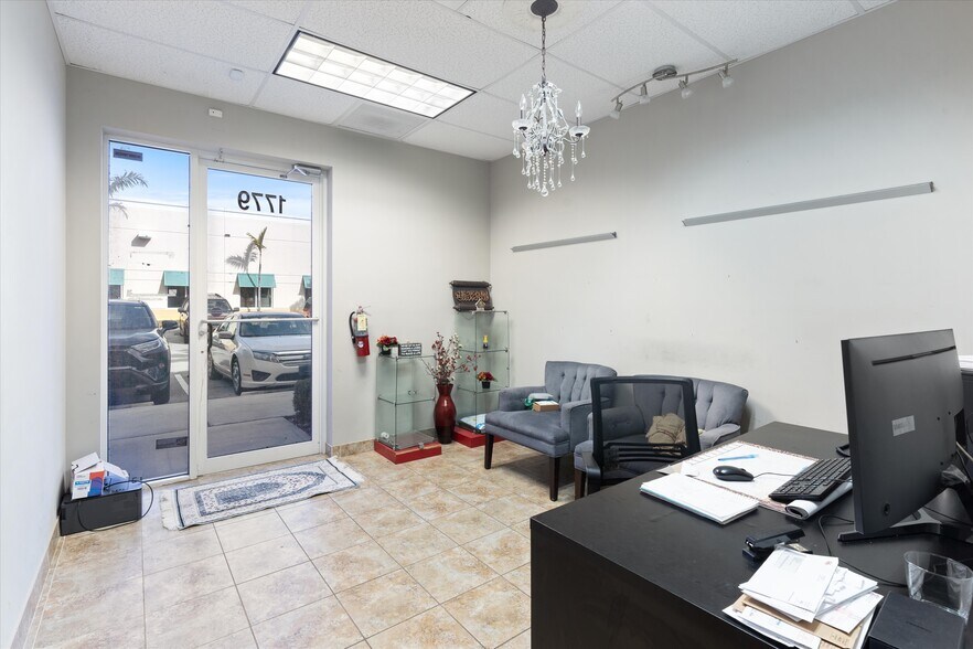 More Photos Of 1747-1781 Banks Rd, Margate Flex For Lease