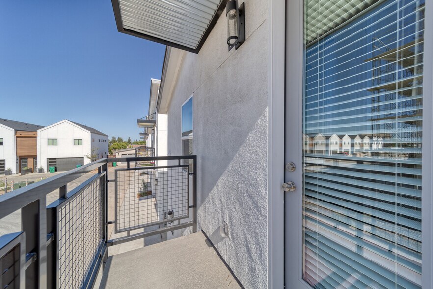 More Photos Of 2217 Tapia Way, Chico Apartments For Sale