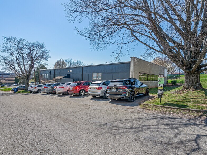 More Photos Of 86 Asheland Ave, Asheville Medical For Lease