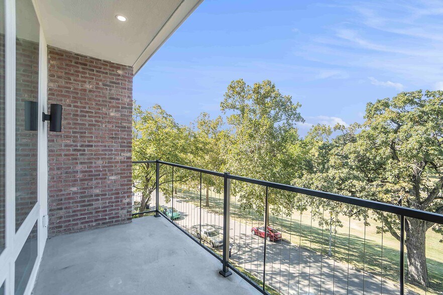 More Photos Of 3937-3937 Kenwood Ave, Kansas City Apartments For Sale