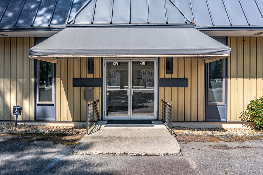 More Photos Of 279 N Main St, Kilmarnock General Retail For Sale