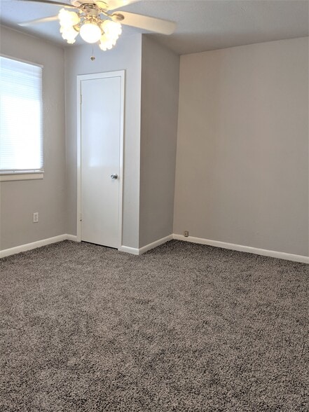 More Photos Of 704 E 22nd St, Houston Apartments For Sale
