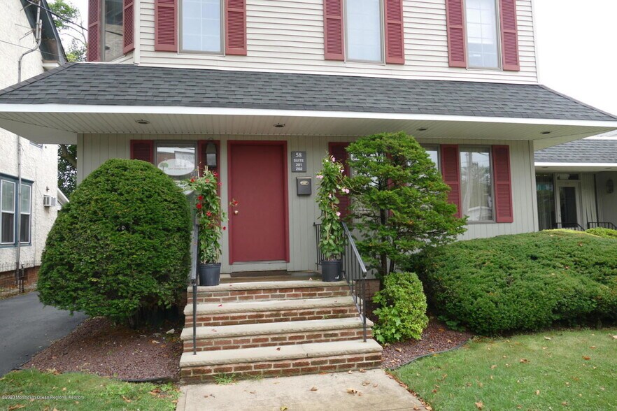More Photos Of 58 W Main St, Freehold Office For Lease