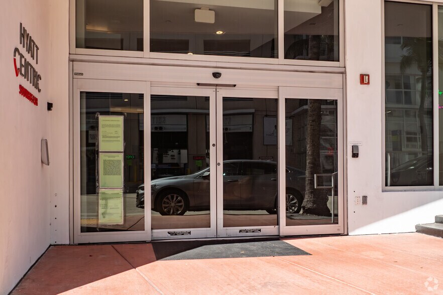 More Photos Of 1600 Collins Ave, Miami Beach Hotel For Lease