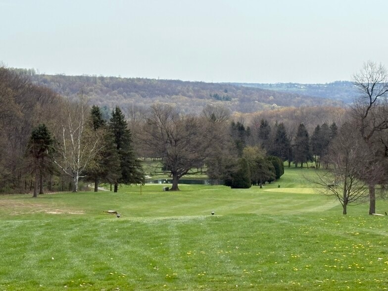 More Photos Of 318 Tanglewood Rd, Pulaski Golf Course Driving Range For Sale
